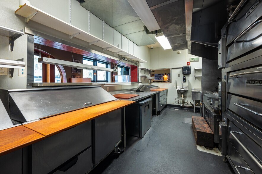 More Photos Of 1011 Harris Ave, Bellingham Restaurant For Sale