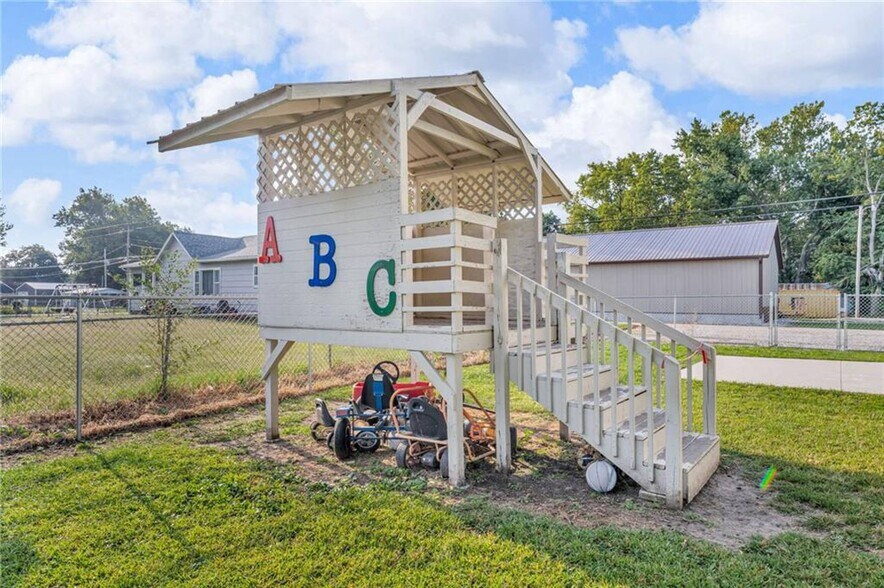More Photos Of 109 E Railroad St, Silver Lake Daycare Center For Sale