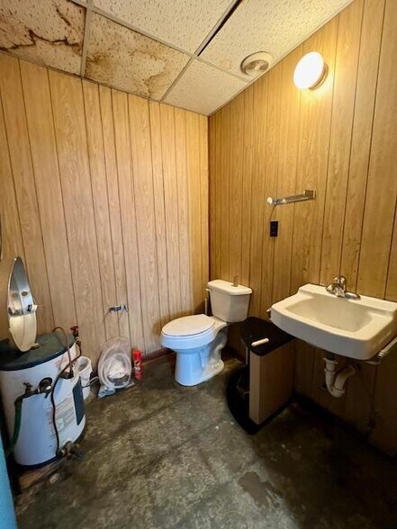 More Photos Of 9450 White Dr, Cord Light Manufacturing For Sale