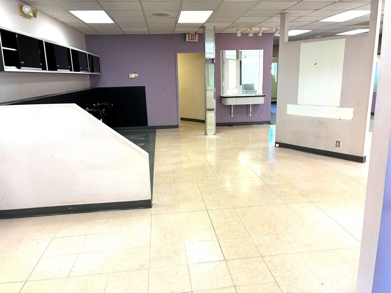 More Photos Of 1164 E Ridge Rd, Rochester Storefront Retail Office For Lease