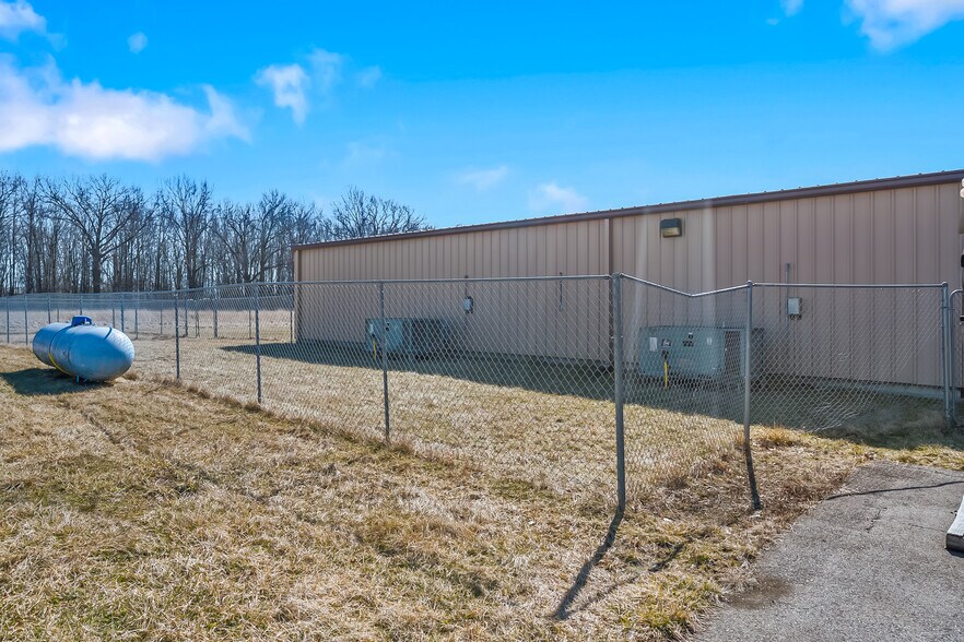 More Photos Of 1932 Bealer Dr, Marion General Retail For Sale