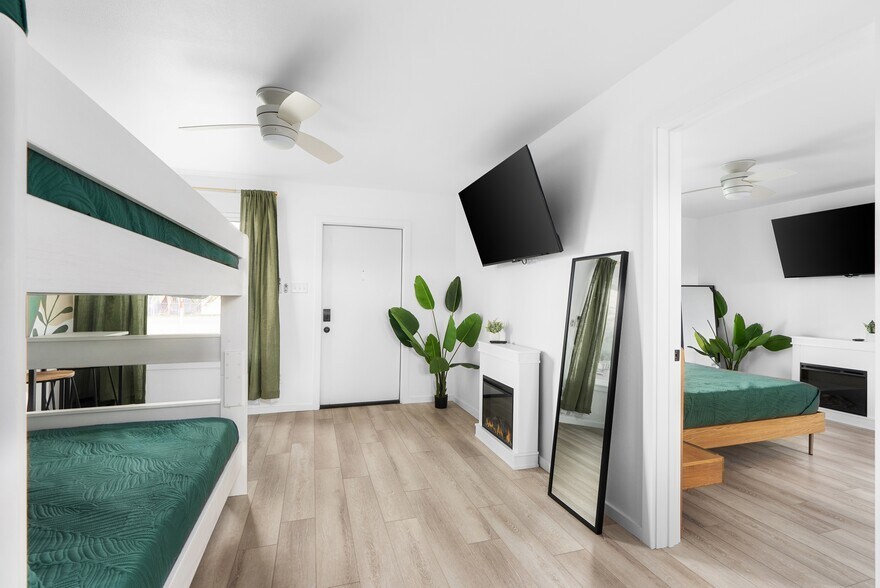 More Photos Of 907 S Church St, Rockport Hotel For Sale