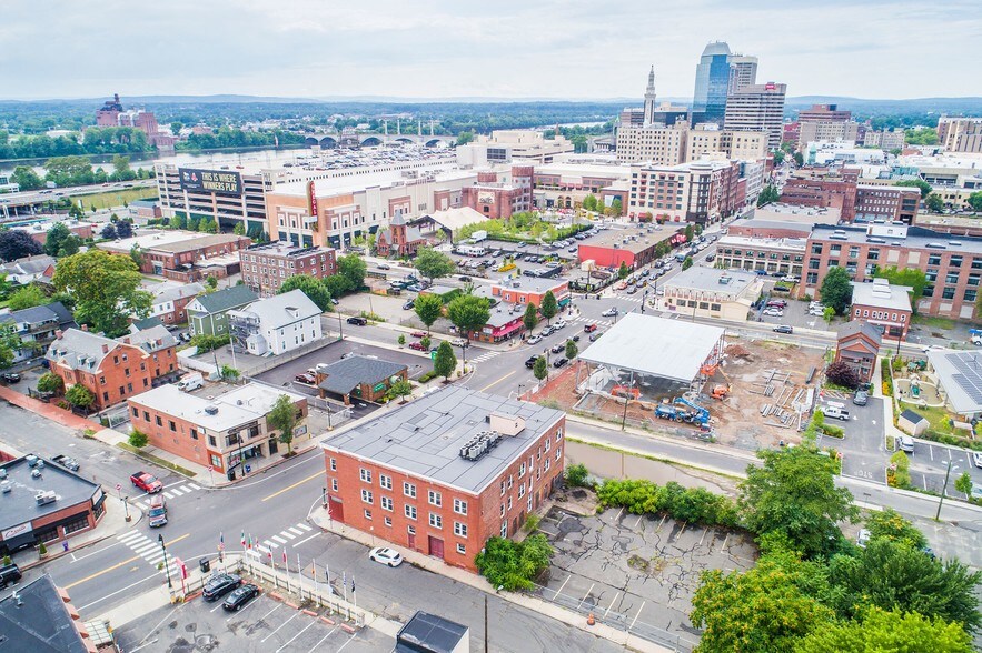 More Photos Of 979 Main St, Springfield Office Residential For Sale