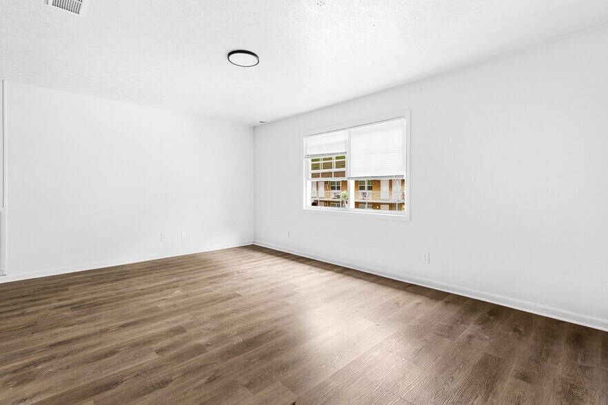 More Photos Of 210 Matthews Ave, Carrollton Apartments For Sale