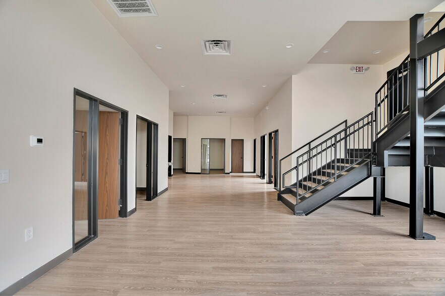 More Photos Of 1009 Yale St, Houston Freestanding For Lease