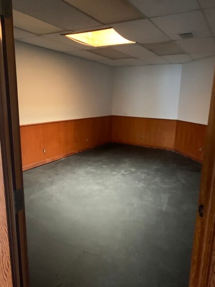 More Photos Of 14200-14238 SW 136th St, Miami Light Manufacturing For Sale