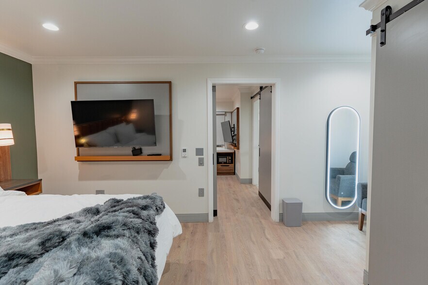 More Photos Of 1107 N Broadway, Santa Maria Hotel For Sale