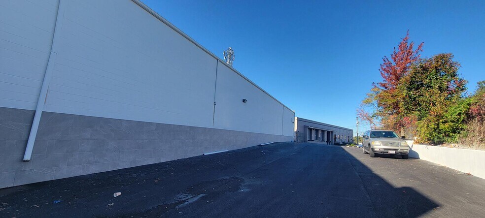 More Photos Of 3404 Sharp St, Landover Warehouse For Lease