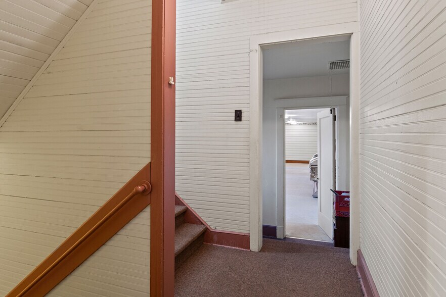 More Photos Of 150 Main St, Johnson City Medical For Sale