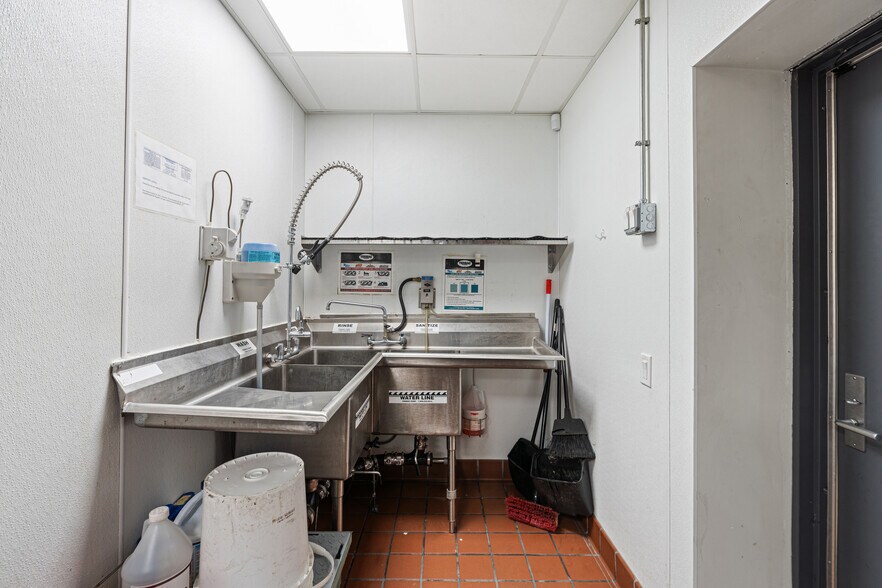 More Photos Of 1647 N 2nd St, Philadelphia Restaurant For Sale