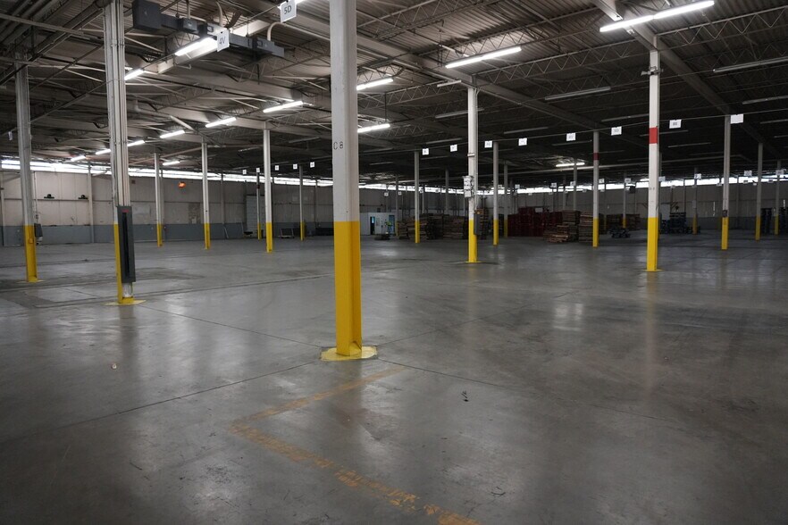 More Photos Of 2301 Virginia Ave, Culloden Warehouse For Lease