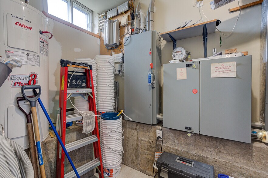 More Photos Of 415 Rue Du Village, Repentigny Office For Sale