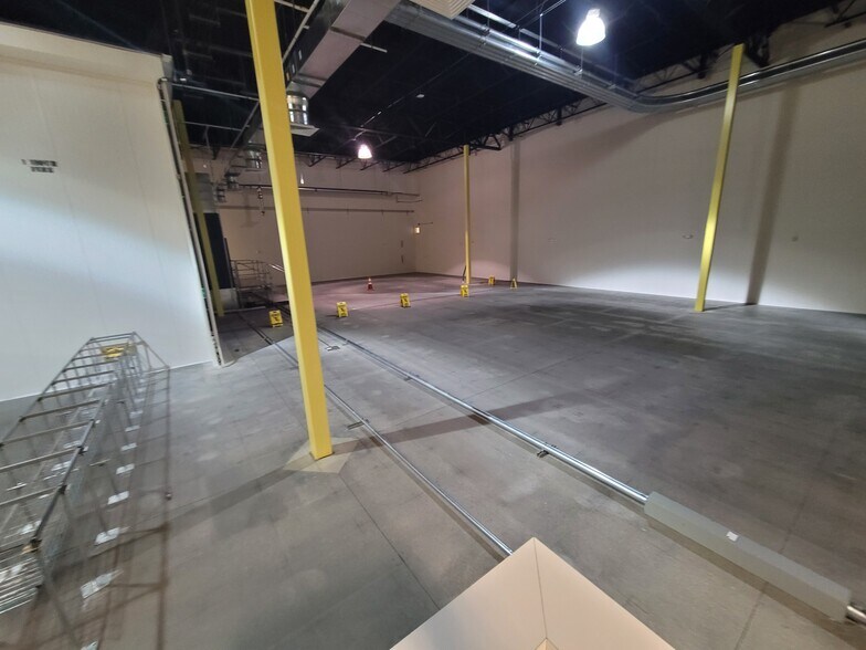 More Photos Of 8532 Concord Center Dr, Englewood Warehouse For Lease
