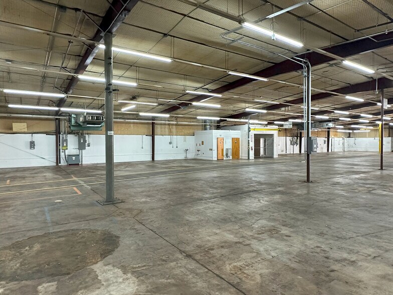 More Photos Of 1703 Industrial Blvd, Brenham Manufacturing For Lease