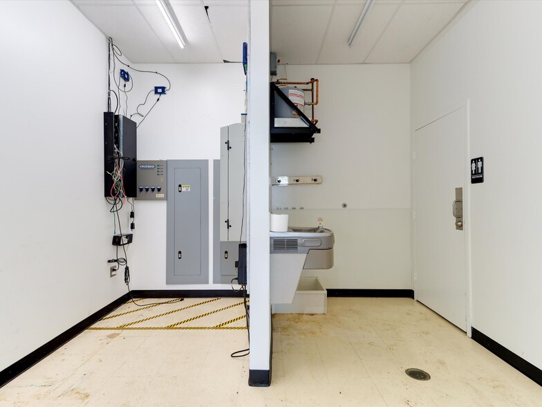 More Photos Of 82 N Kessler Ave, Schulenburg Freestanding For Sale