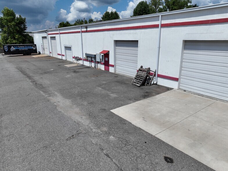 More Photos Of 159 Barley Park Ln, Mooresville Manufacturing For Sale