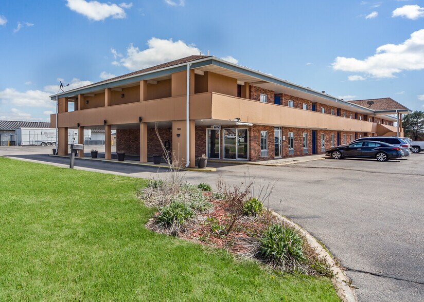 Primary Photo Of 2801 W O St, Lincoln Hotel For Sale