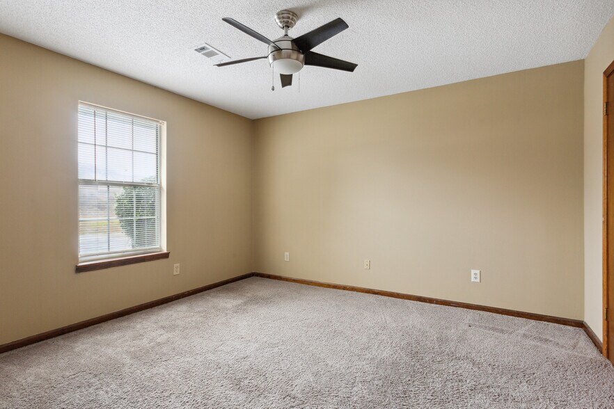 More Photos Of 124 Evergreen Trl, Cartersville Apartments For Sale