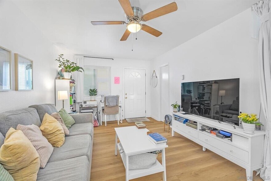 More Photos Of 248 Orange Ave, Coronado Multifamily For Sale