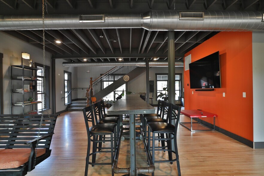 More Photos Of 57 Mill St, Columbus Storefront For Sale