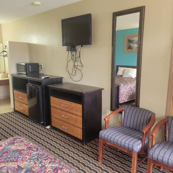 More Photos Of 1515 Blue Acres St, Crete Hotel For Sale