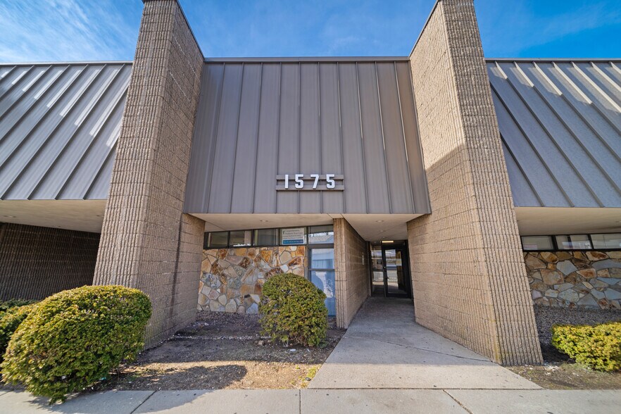 More Photos Of 1575 Hillside Ave, New Hyde Park Medical For Sale