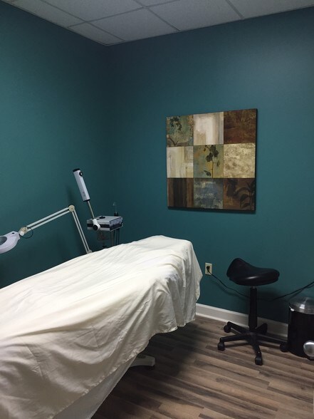 More Photos Of 950 Tate Blvd, Hickory Unknown For Lease