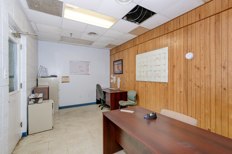 More Photos Of 1664 Sharon Rd, Washington Warehouse For Sale