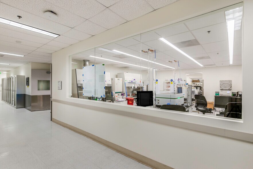 More Photos Of 700 Bay Rd, Redwood City Medical For Lease