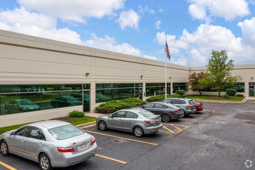 More Photos Of 9014 Heritage Pky, Woodridge Office For Sale