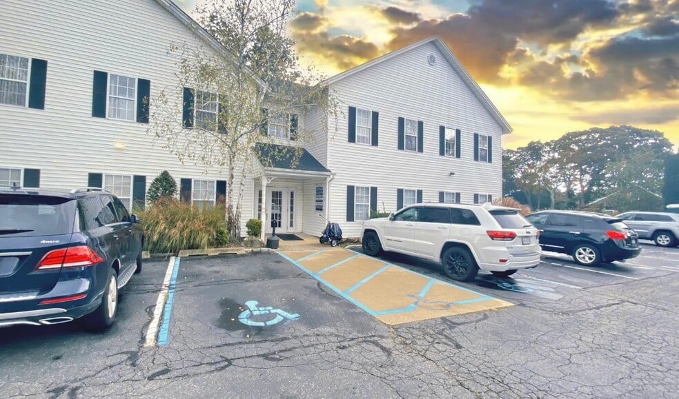 Primary Photo Of 77 Broadway, Amityville Medical For Lease