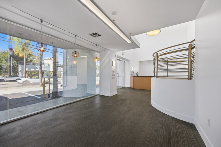 More Photos Of 12532 Ventura Blvd, Studio City Medical For Lease