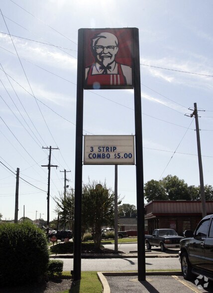 More Photos Of 727 S Highland St, Memphis Fast Food For Lease