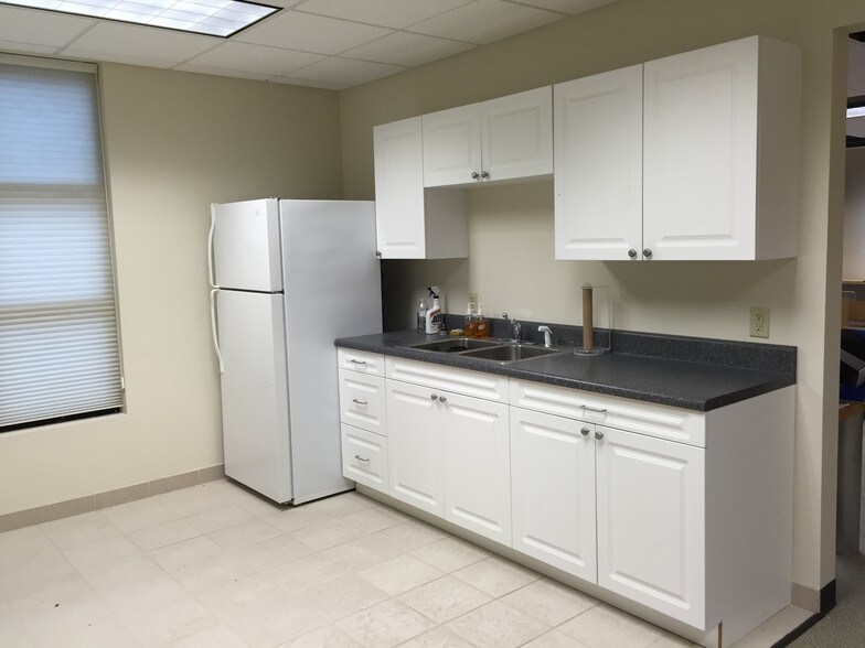 More Photos Of 2810 16th St, Hickory Medical For Lease