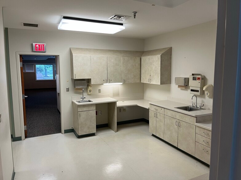 More Photos Of 230-270 E Day Rd, Mishawaka Medical For Lease