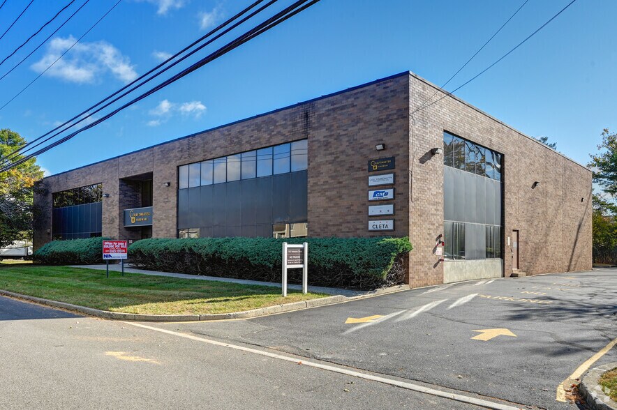 More Photos Of 190 Veterans Dr, Northvale Distribution For Lease