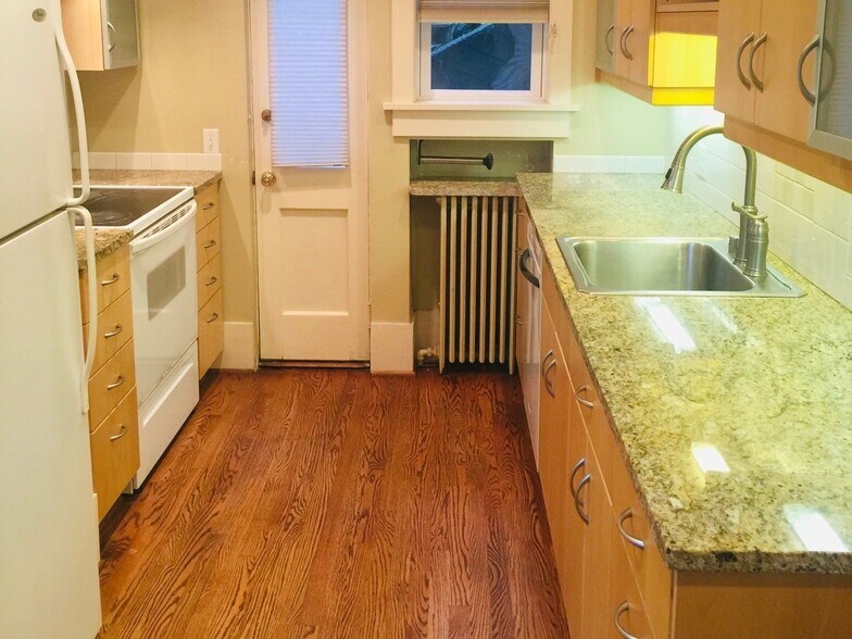 More Photos Of 814 E Howe St, Seattle Apartments For Sale