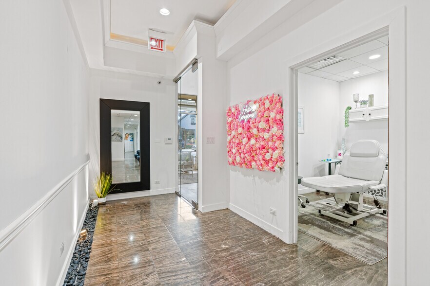 More Photos Of 1915-1917 N Damen Ave, Chicago Storefront For Sale