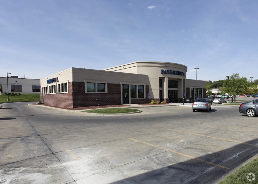 More Photos Of 4820-5132 SE 14th St, Des Moines Unknown For Lease