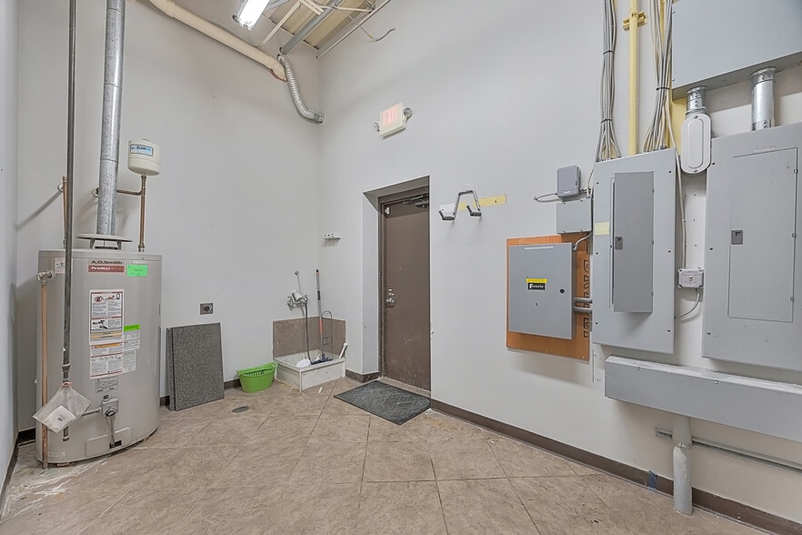 More Photos Of 1035 Vandercar Dr, Florence General Retail For Lease