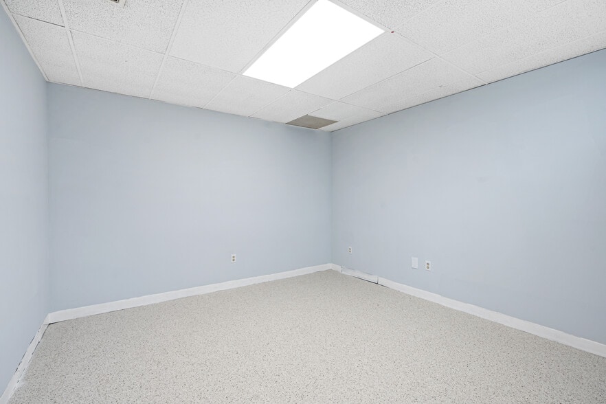 More Photos Of 4150 Kensington Ave, Philadelphia Warehouse For Lease