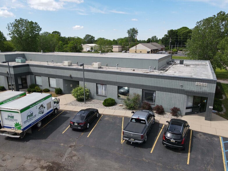 More Photos Of 2385 Delhi Commerce Dr, Holt Flex For Lease