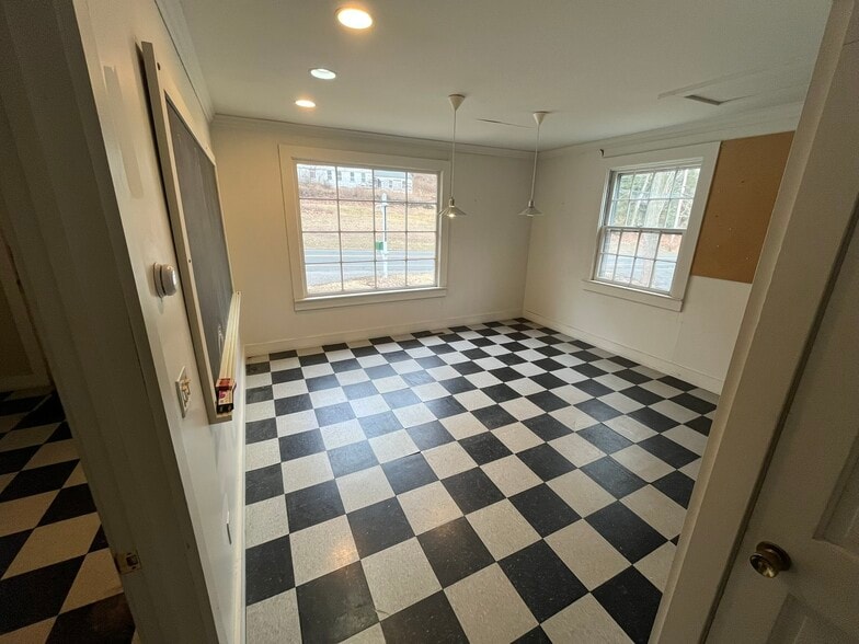 More Photos Of 439 Washington Rd, Woodbury Office For Sale