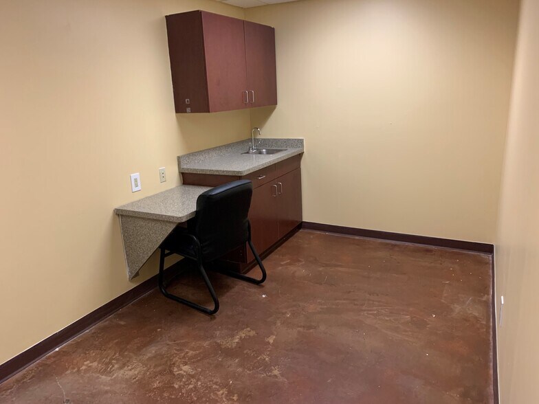 More Photos Of 1134 W North Ave, Milwaukee Medical For Sale