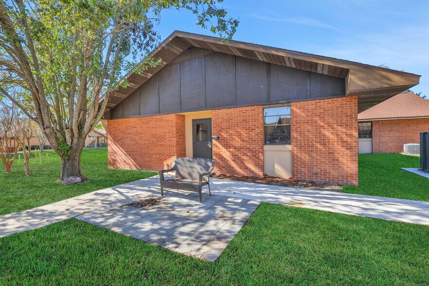 More Photos Of 6601-6535 Chester Ave, Jacksonville Continuing Care Retirement Community For Lease