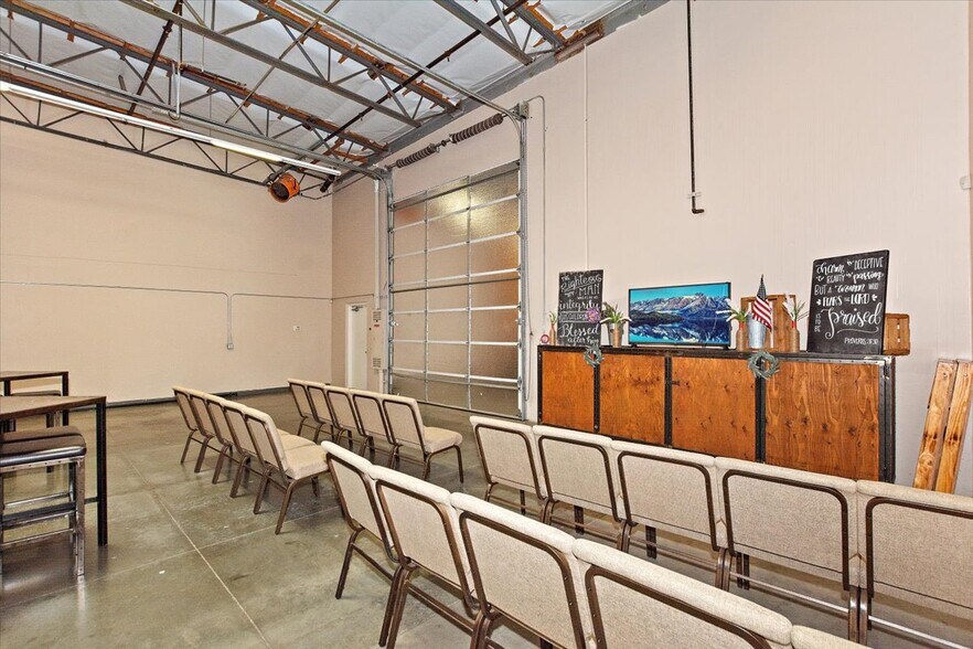 More Photos Of 7970 Cherry Ave, Fontana Showroom For Lease