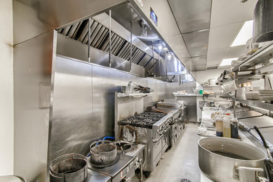 More Photos Of 312 W Main St, St Charles Restaurant For Lease