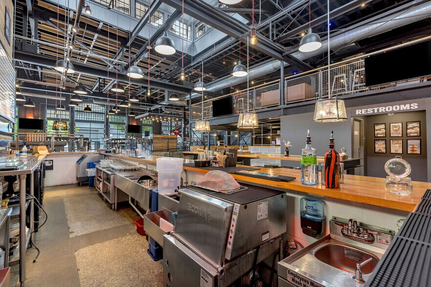 More Photos Of 316-320 Reading Rd, Cincinnati General Retail For Lease