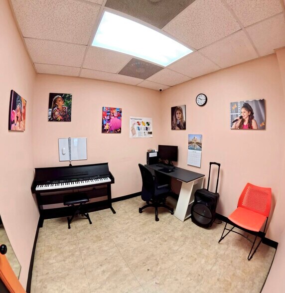 More Photos Of 200 E Dania Beach Blvd, Dania Beach Storefront Retail Residential For Lease