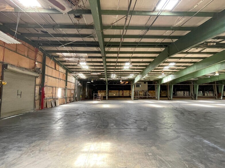 More Photos Of 3901 Camden Ave, Parkersburg Warehouse For Lease